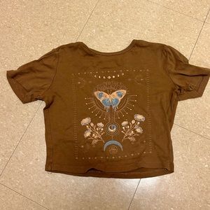 Social Scene cropped tee, brown butterfly print, size xs
